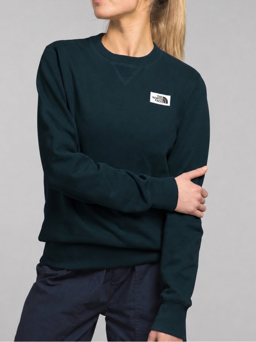 The North Face Heritage Patch Crew Sweatshirt in Ponderosa Green